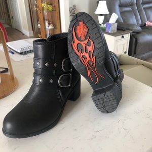 Harley Davidson lady boots excellent condition, never worn. I bought too small.